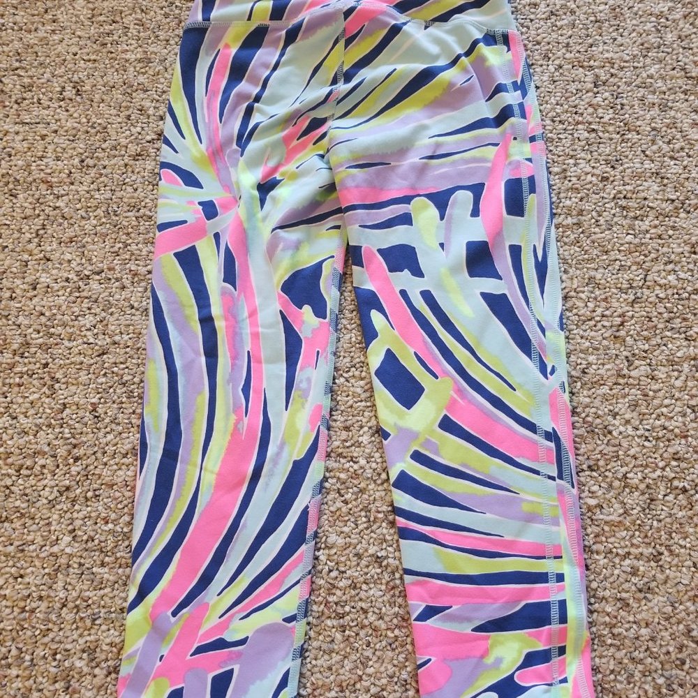 Lilly Pulitzer Luxletic UPF 50+ Weekender Cropped Leggings - Picture 2 of 7